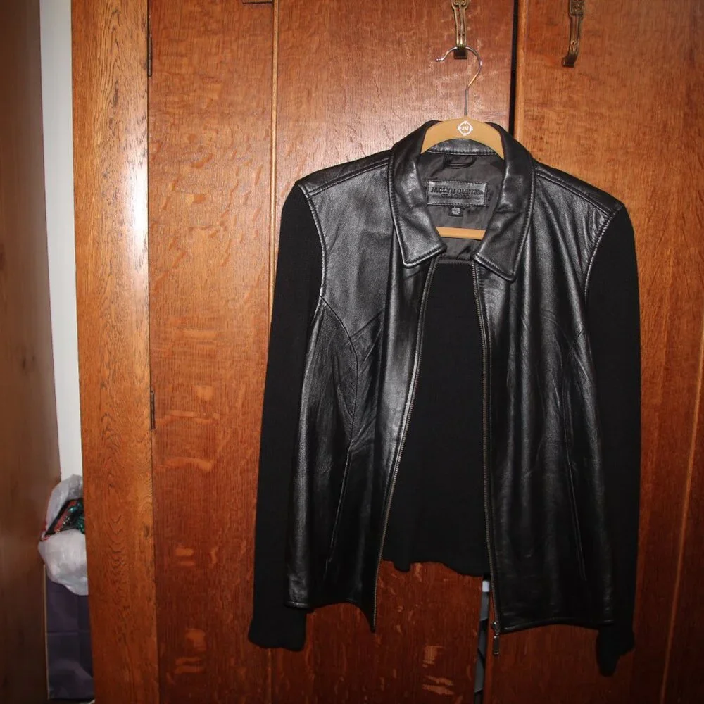 Jacket, leather with knitted sleeves and back. Size L. Jaclyn Smith. Good. - Picture 2 of 10